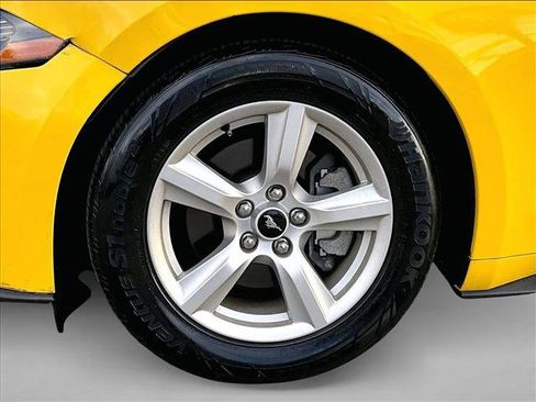 Used 2018 Ford Mustang Coupe RWD image 10