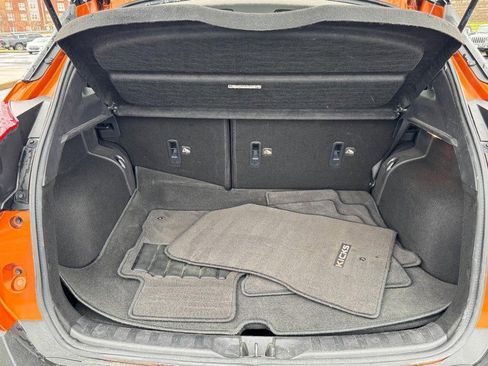 Used 2020 Nissan Kicks SR w/ SR Premium Package image 6