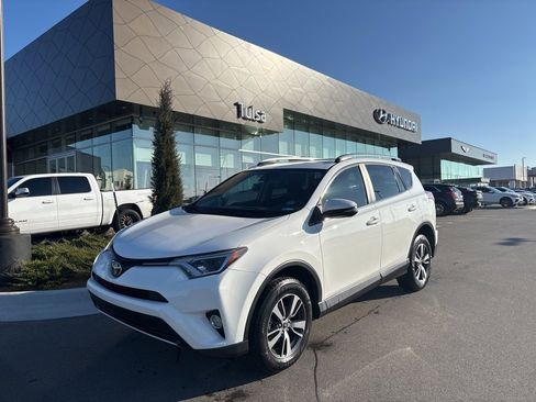 Used 2018 Toyota RAV4 XLE image 1