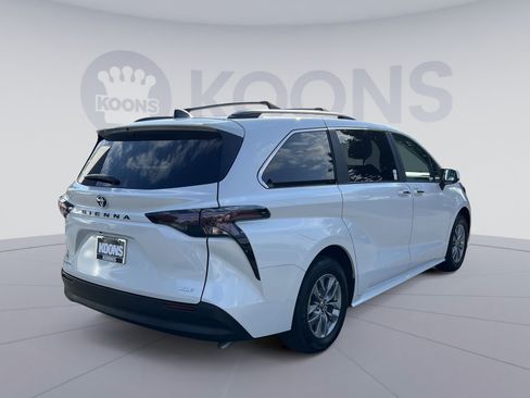 Used 2025 Toyota Sienna XLE AWD/4WD image 7