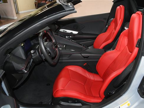 Used 2022 Chevrolet Corvette Stingray Convertible w/ Z51 Performance Package RWD image 49