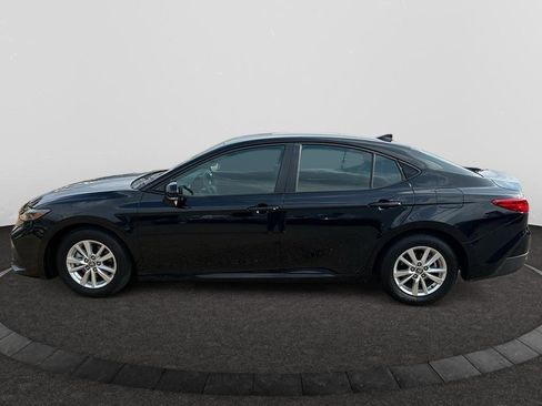 Used 2025 Toyota Camry LE image 2