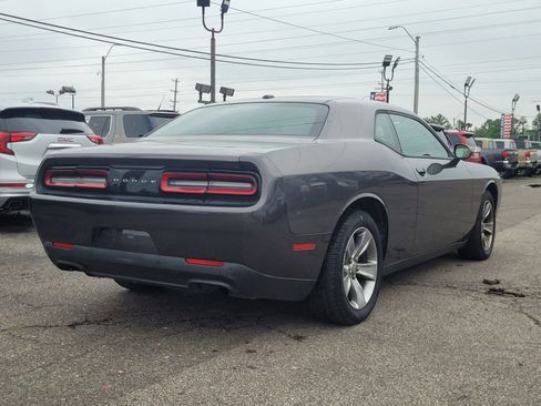 Used 2015 Dodge Challenger SXT image 6