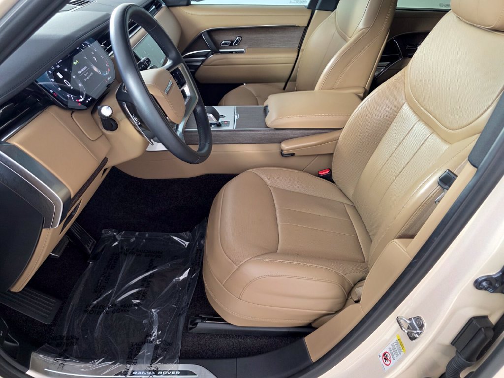 Used 2025 Land Rover Range Rover SE AWD/4WD image 9