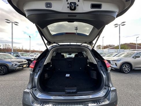 Used 2020 Nissan Rogue SV image 40