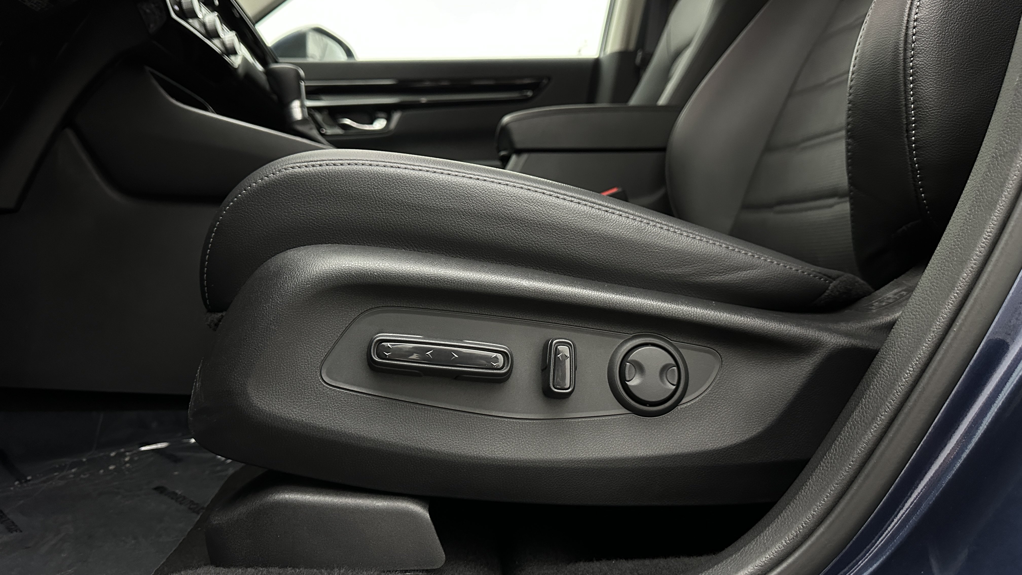 Used 2025 Honda CR-V EX-L image 15