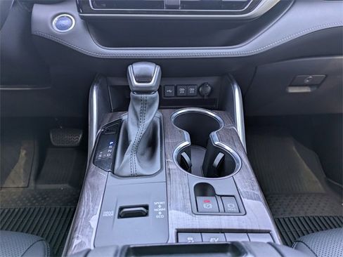 Used 2021 Toyota Highlander Platinum image 20