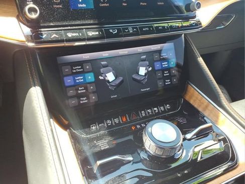 Used 2023 Jeep Grand Wagoneer L Series III AWD/4WD image 24