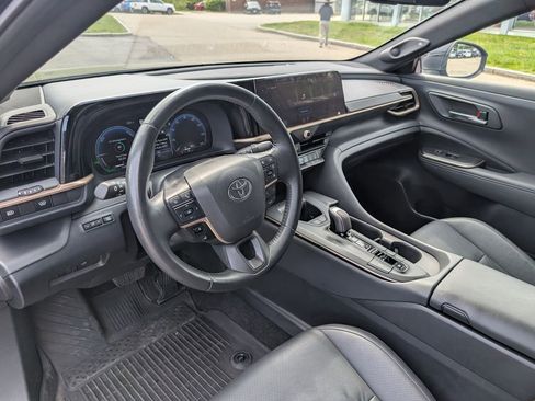 Used 2023 Toyota Crown w/ Advanced Technology Package AWD/4WD image 17