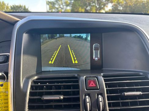 Used 2015 Volvo XC60 T6 w/ Proximity Package FWD image 17