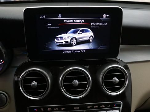 Used 2019 Mercedes-Benz GLC 300 4MATIC image 25