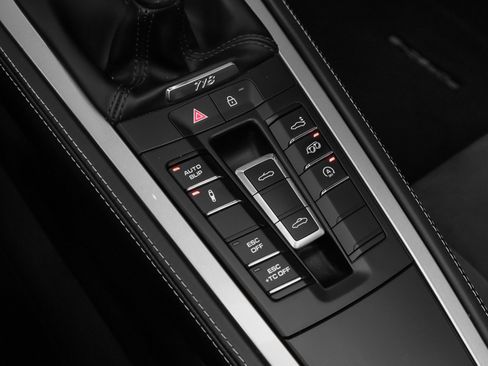 Used 2020 Porsche 718 Boxster Spyder image 39