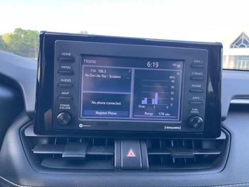 Used 2022 Toyota RAV4 LE FWD image 22