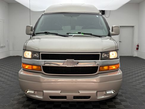 Used 2023 Chevrolet Express 2500 Extended RWD image 5