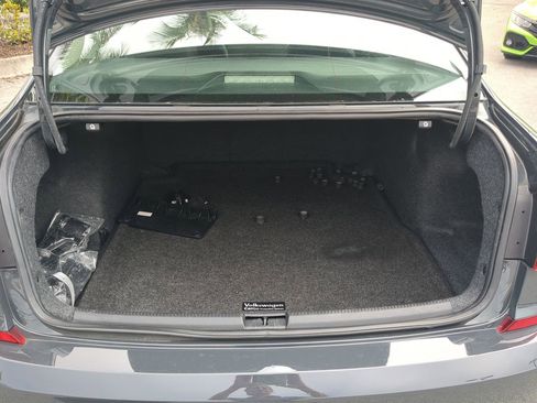 Used 2017 Volkswagen Passat 1.8T R-Line image 13