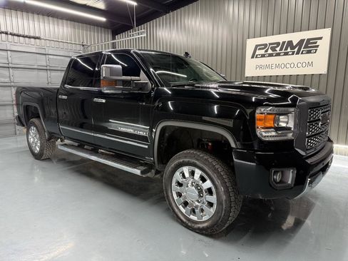 Used 2019 GMC Sierra 2500 Denali w/ Duramax Plus Package AWD/4WD image 2