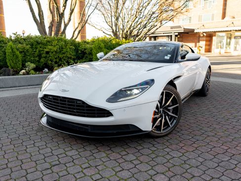 Used 2019 Aston Martin DB11 Coupe image 29