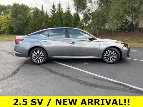 Used 2023 Nissan Altima 2.5 SV image 4