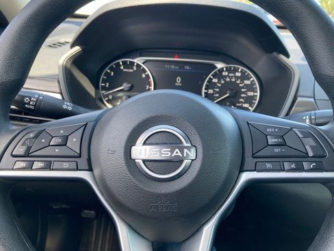 Used 2025 Nissan Altima 2.5 SV FWD image 15