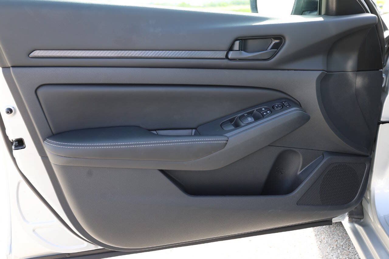 Used 2026 Nissan Altima 2.5 SV FWD image 12