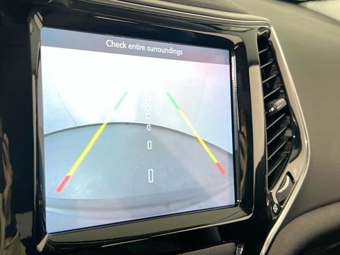 Used 2022 Jeep Cherokee Limited AWD/4WD image 12