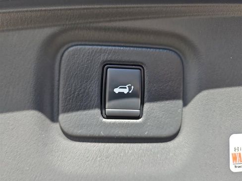 Used 2020 Nissan Pathfinder SL image 15