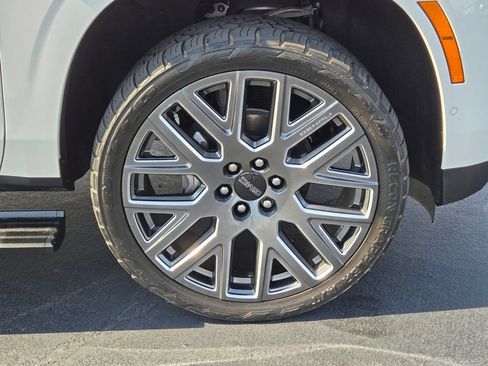 Used 2025 GMC Yukon Denali Ultimate AWD/4WD image 24