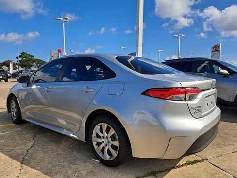 Used 2025 Toyota Corolla LE FWD image 5