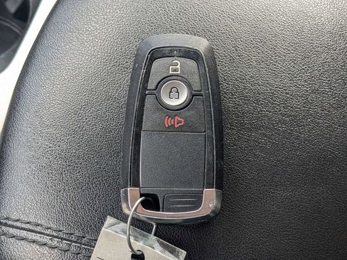 Used 2024 Ford Edge SEL AWD/4WD image 32