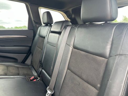 Used 2020 Jeep Grand Cherokee Altitude RWD image 9