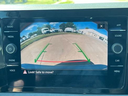 Used 2025 Volkswagen Jetta SE FWD image 28