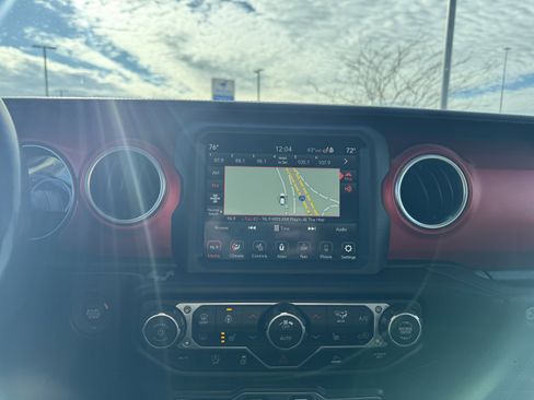 Used 2022 Jeep Gladiator Rubicon w/ Cold Weather Group image 10