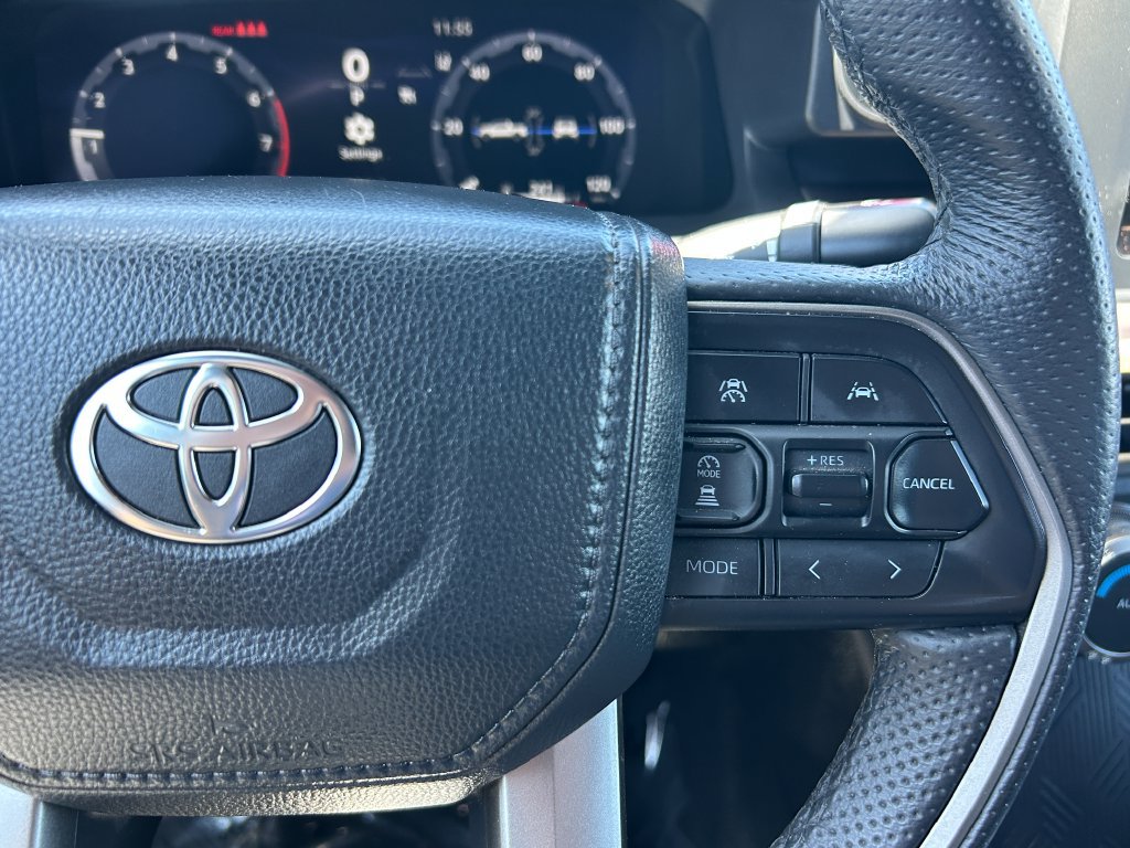 Used 2025 Toyota Tacoma TRD Sport AWD/4WD image 19