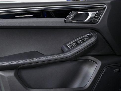 New 2026 Porsche Macan AWD/4WD image 6