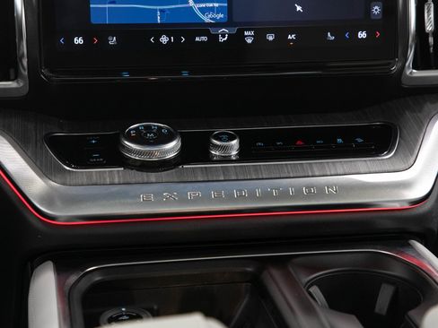 Used 2025 Ford Expedition Platinum w/ Platinum Ultimate Package AWD/4WD image 21