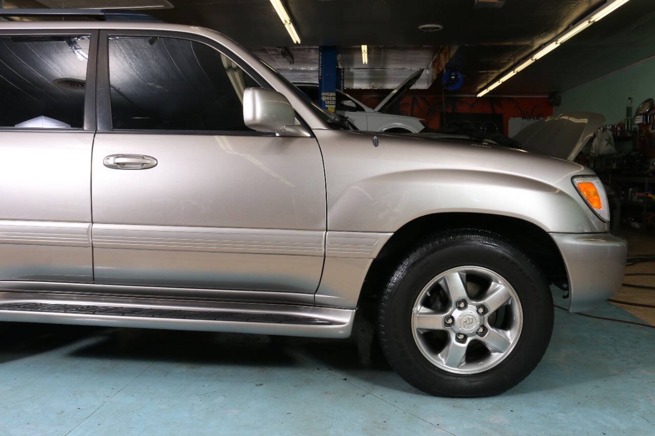 Used 2004 Toyota Land Cruiser AWD/4WD image 6