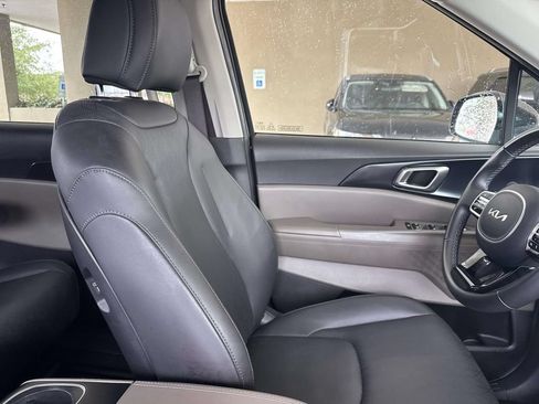 Used 2026 Kia Carnival FWD image 10