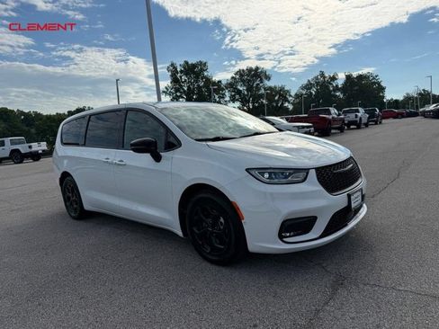 Used 2024 Chrysler Pacifica Limited FWD image 11