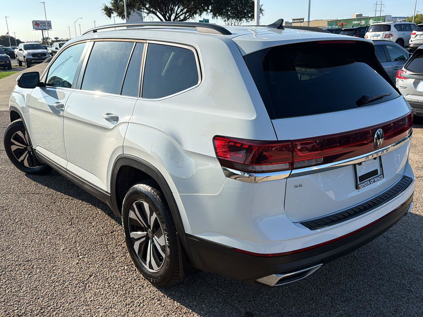 Used 2024 Volkswagen Atlas SE FWD image 4