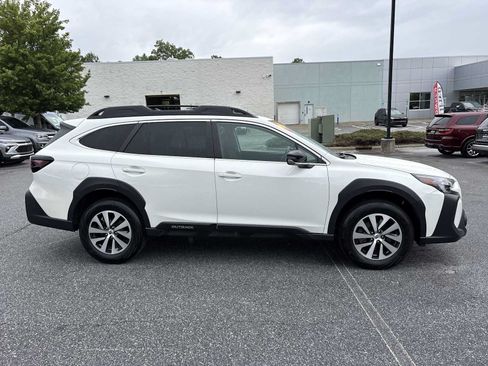Used 2025 Subaru Outback Premium AWD/4WD image 5