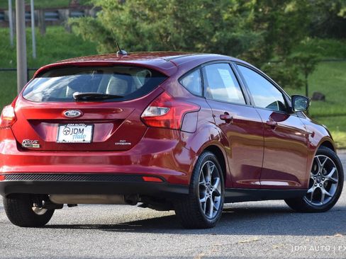 Used 2014 Ford Focus SE w/ Equipment Group 201A FWD image 5
