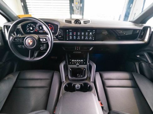 Certified 2025 Porsche Cayenne AWD/4WD image 16