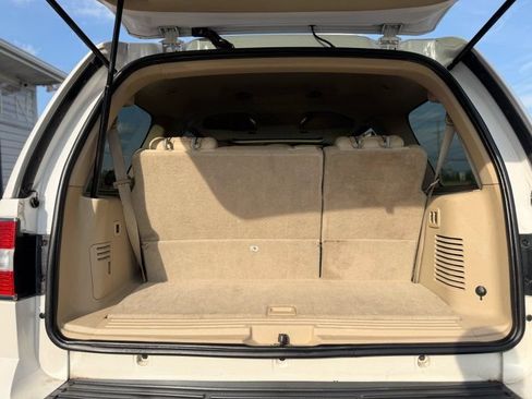 Used 2009 Lincoln Navigator 4WD image 7