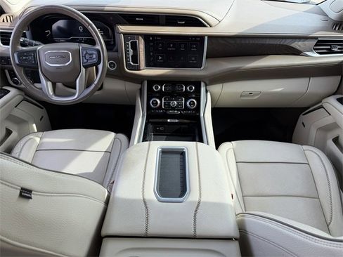 Used 2022 GMC Yukon XL Denali image 12