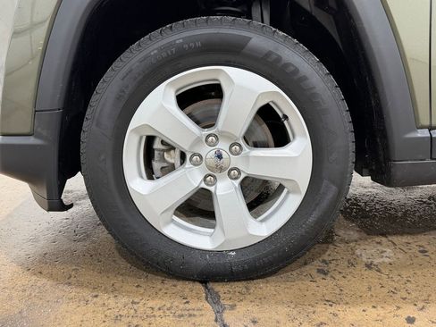 Used 2018 Jeep Compass Latitude w/ Popular Equipment Group FWD image 4