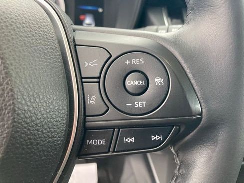 Used 2022 Toyota Corolla Cross LE w/ Moonroof Package image 22