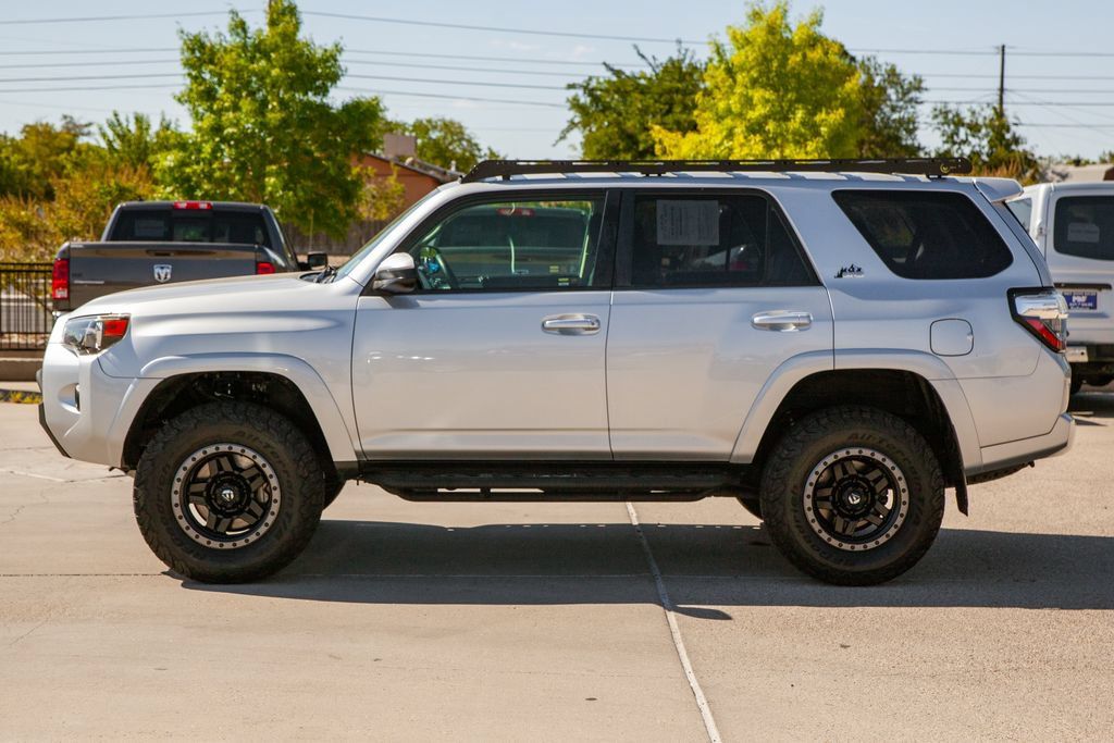 Used 2019 Toyota 4Runner SR5 AWD/4WD image 8