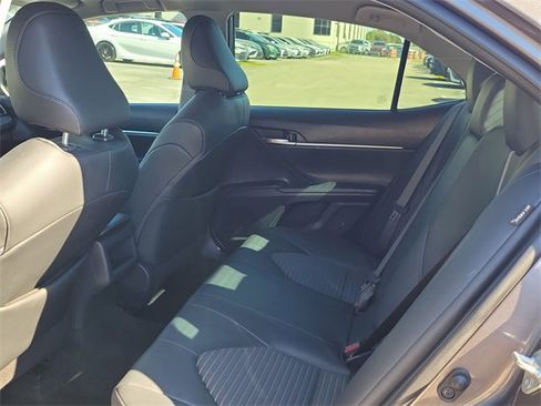 Used 2023 Toyota Camry SE image 7