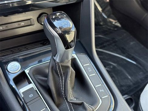 Certified 2025 Volkswagen Taos SE w/ Panoramic Sunroof Package image 22