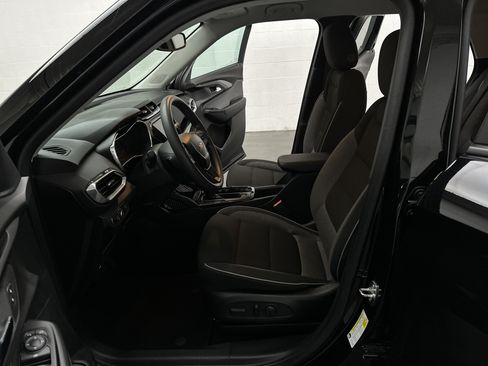 Used 2023 Chevrolet TrailBlazer LT w/ Convenience Package AWD/4WD image 16